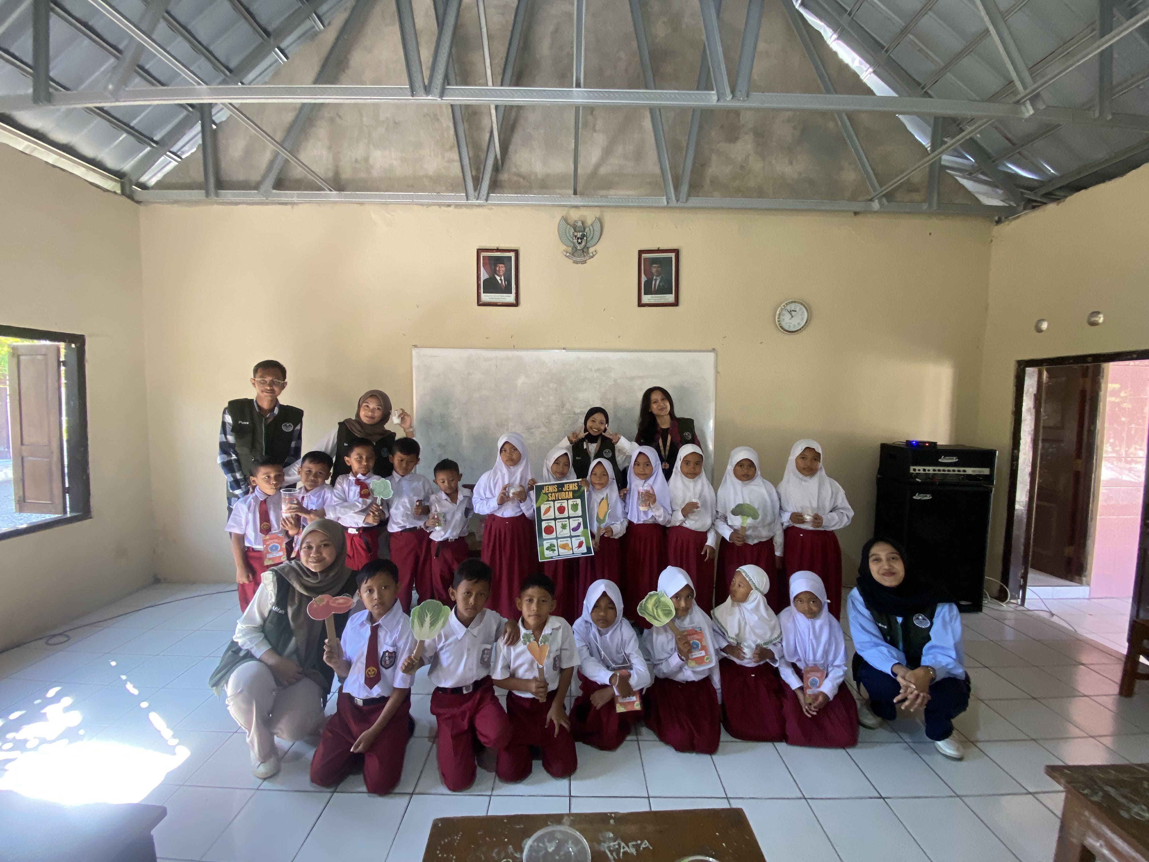 KKN UNS Kelompok 201 Kenalkan Sayuran Sejak Dini kepada Siswa Kelas 1 dan 2 SD Tambakboyo 1